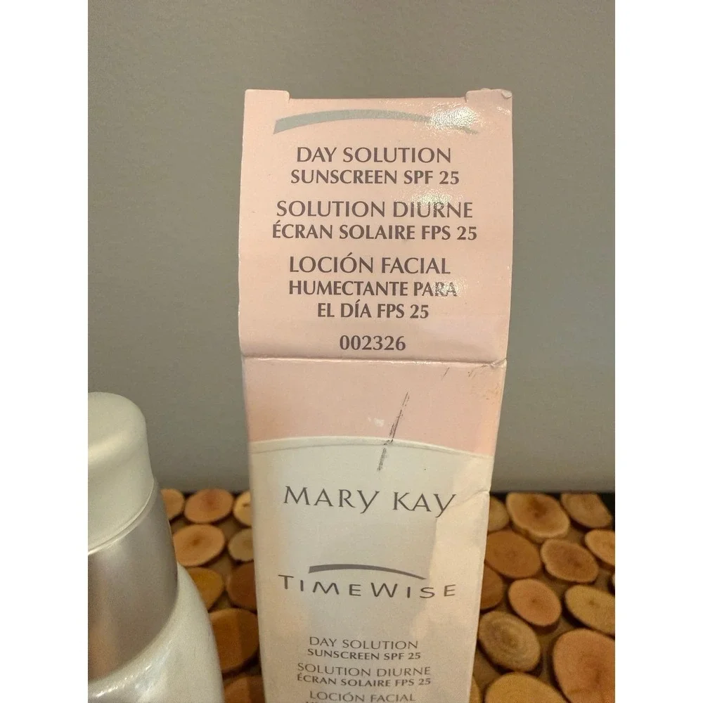 2 EXPIRED new old stock Mary Kay Timewise day solution spf 25‎ discontinued